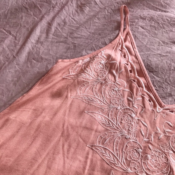 Forever 21 Tops - ✨3 for 25✨Forever 21 Embroidered Tank